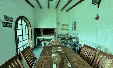 VENTA CASA 5 AMB JARDIN PILETA QUINCHO RAMOS MEJIA