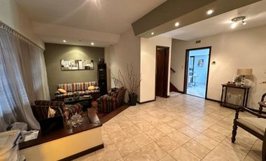 VENTA CASA 5 AMB JARDIN PILETA QUINCHO RAMOS MEJIA
