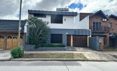VENTA CASA 5 AMB JARDIN PILETA QUINCHO RAMOS MEJIA
