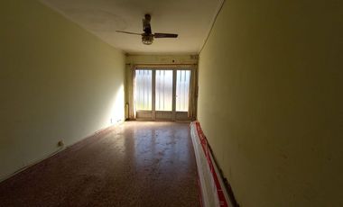 VENTA CASA CÉNTRICA CON AMPLIO TERRENO EN HUMBOLDT