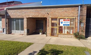 VENTA CASA CÉNTRICA CON AMPLIO TERRENO EN HUMBOLDT