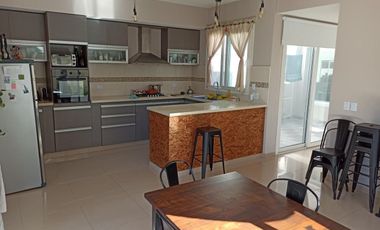 PH 4 AMBIENTES EN VENTA CON PISCINA Y QUINCHO