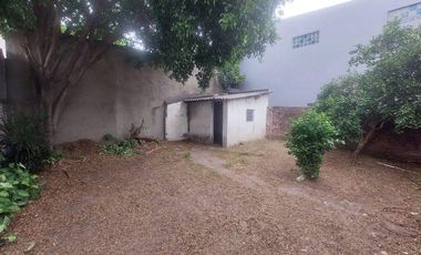 Vta en block Casa 3 amb+2 locales Morón a reciclar