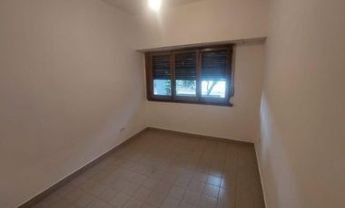 Vta en block Casa 3 amb+2 locales Morón a reciclar