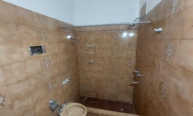 Vta en block Casa 3 amb+2 locales Morón a reciclar