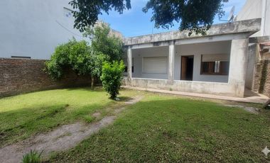 Vta en block Casa 3 amb+2 locales Morón a reciclar