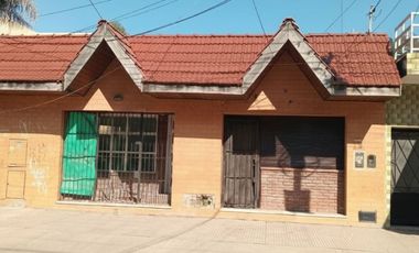 Vta en block Casa 3 amb+2 locales Morón a reciclar
