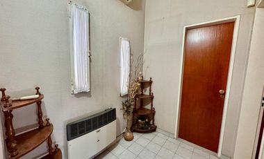 VENTA CASA RAMOS MEJIA 4 AMBIENTES COCHERA PATIO