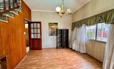 VENTA CASA RAMOS MEJIA 4 AMBIENTES COCHERA PATIO