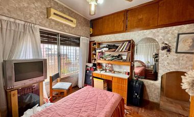 VENTA CASA RAMOS MEJIA 4 AMBIENTES COCHERA PATIO
