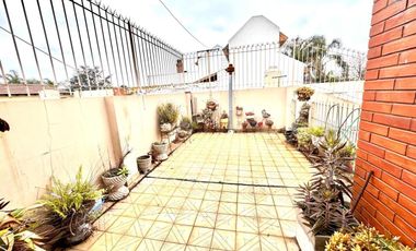 VENTA CASA RAMOS MEJIA 4 AMBIENTES COCHERA PATIO