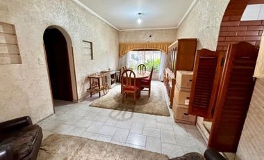 VENTA CASA RAMOS MEJIA 4 AMBIENTES COCHERA PATIO