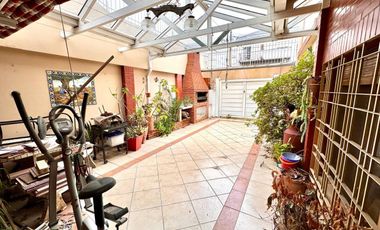 VENTA CASA RAMOS MEJIA 4 AMBIENTES COCHERA PATIO
