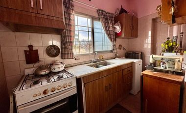 VENTA CASA RAMOS MEJIA 4 AMBIENTES COCHERA PATIO
