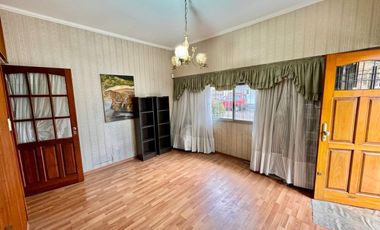 VENTA CASA RAMOS MEJIA 4 AMBIENTES COCHERA PATIO