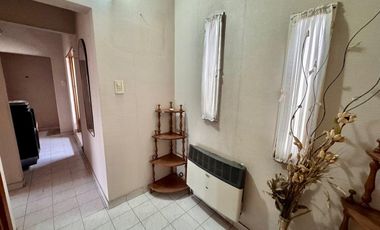 VENTA CASA RAMOS MEJIA 4 AMBIENTES COCHERA PATIO