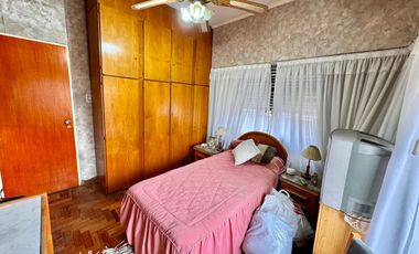 VENTA CASA RAMOS MEJIA 4 AMBIENTES COCHERA PATIO