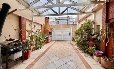 VENTA CASA RAMOS MEJIA 4 AMBIENTES COCHERA PATIO