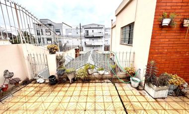 VENTA CASA RAMOS MEJIA 4 AMBIENTES COCHERA PATIO