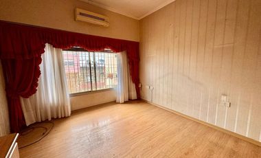 VENTA CASA RAMOS MEJIA 4 AMBIENTES COCHERA PATIO
