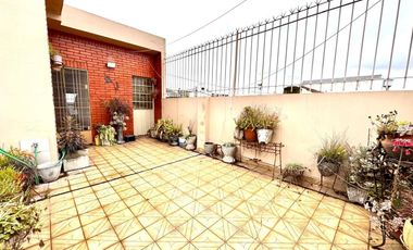 VENTA CASA RAMOS MEJIA 4 AMBIENTES COCHERA PATIO