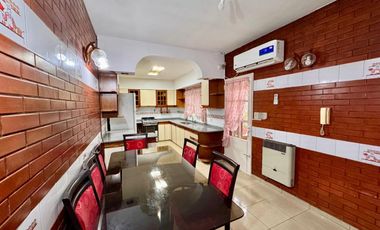VENTA CASA RAMOS MEJIA 4 AMBIENTES COCHERA PATIO