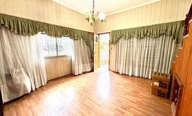 VENTA CASA RAMOS MEJIA 4 AMBIENTES COCHERA PATIO