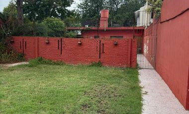 Venta terreno con casita en el fondo en Adrogué