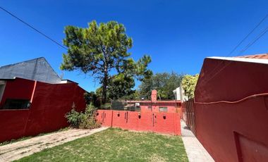 Venta terreno con casita en el fondo en Adrogué