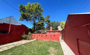 Venta terreno con casita en el fondo en Adrogué