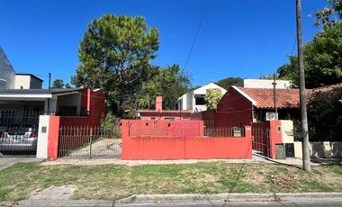 Venta terreno con casita en el fondo en Adrogué