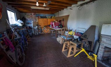 Casa venta 4 ambs, piscina, fondo libre y Cocheras