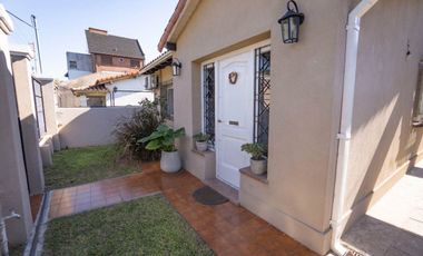 Casa venta 4 ambs, piscina, fondo libre y Cocheras