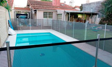 Casa venta 4 ambs, piscina, fondo libre y Cocheras