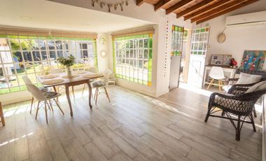 Casa venta 4 ambs, piscina, fondo libre y Cocheras