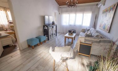Casa venta 4 ambs, piscina, fondo libre y Cocheras