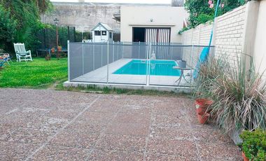 Casa venta 4 ambs, piscina, fondo libre y Cocheras