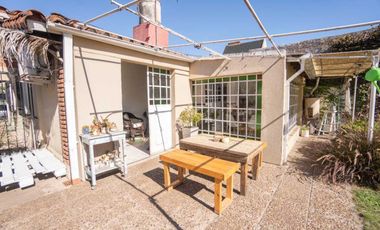 Casa venta 4 ambs, piscina, fondo libre y Cocheras