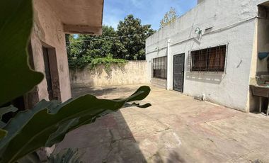 CASA 5 AMB, CON  PARQUE Y COCHERA ATO CREDITO
