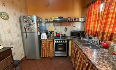 CASA 5 AMB, CON  PARQUE Y COCHERA ATO CREDITO