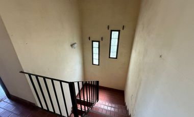 CASA 5 AMB, CON  PARQUE Y COCHERA ATO CREDITO