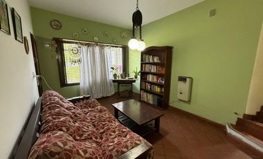 CASA 5 AMB, CON  PARQUE Y COCHERA ATO CREDITO