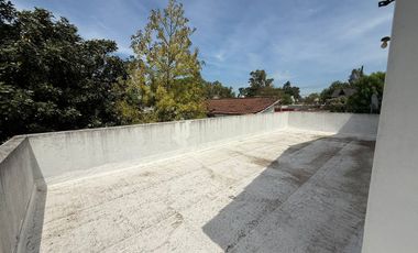 CASA 5 AMB, CON  PARQUE Y COCHERA ATO CREDITO