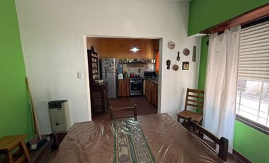 CASA 5 AMB, CON  PARQUE Y COCHERA ATO CREDITO