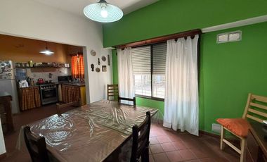 CASA 5 AMB, CON  PARQUE Y COCHERA ATO CREDITO