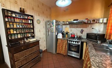 CASA 5 AMB, CON  PARQUE Y COCHERA ATO CREDITO