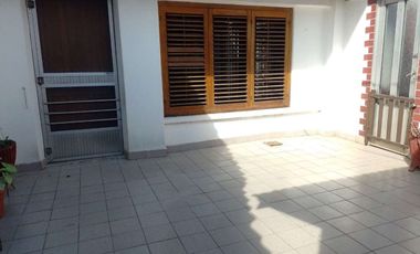 CASA 3 AMB CON GARAGE APTO CREDITO LANUS OESTE