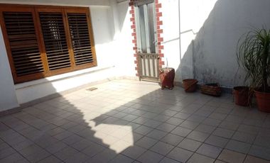CASA 3 AMB CON GARAGE APTO CREDITO LANUS OESTE
