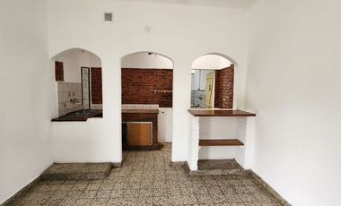 CASA TALLER ALQUILER LOMA HERMOSA TRES DE FEBRERO