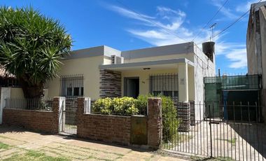 Venta Casa 3 Amb, El Palomar, Con Patio